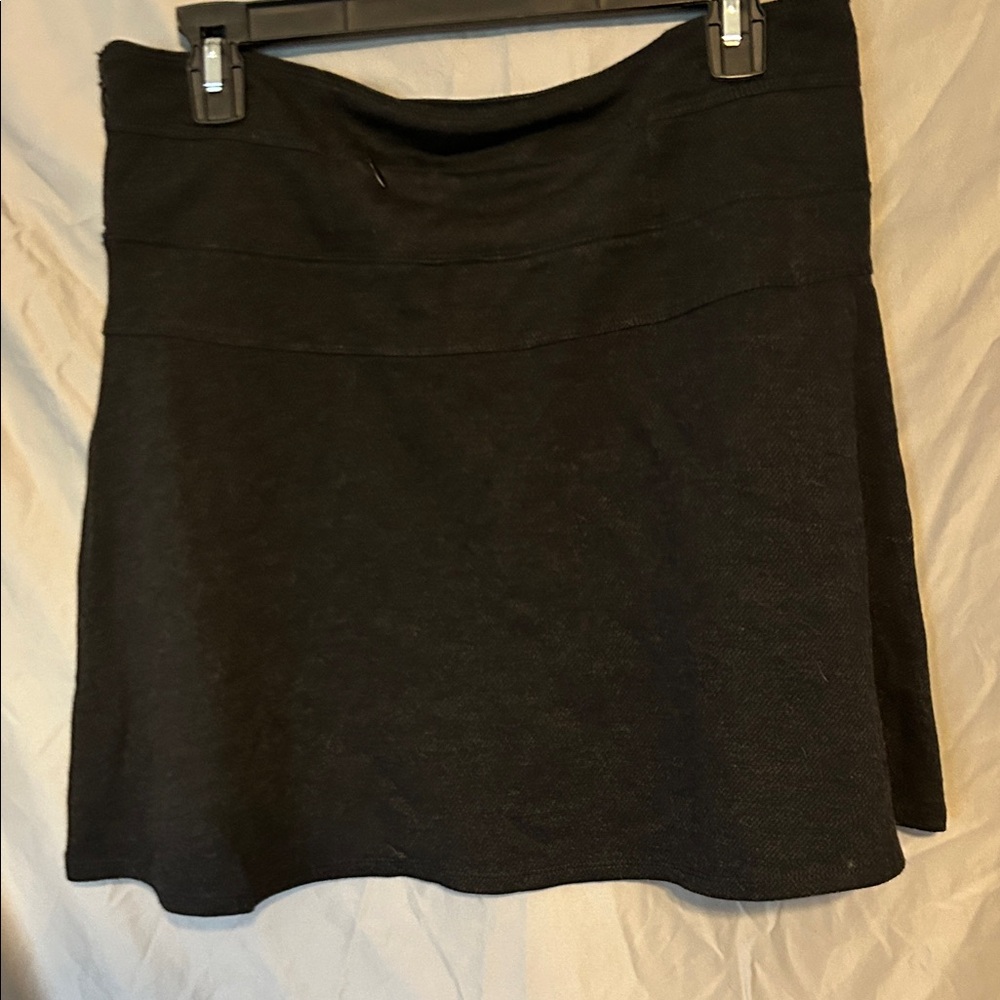 Athleta Black Mini Skirt (No Shorts) Zipper. Size 8 Fixed slight hole (Pictured) - Picture 10 of 11
